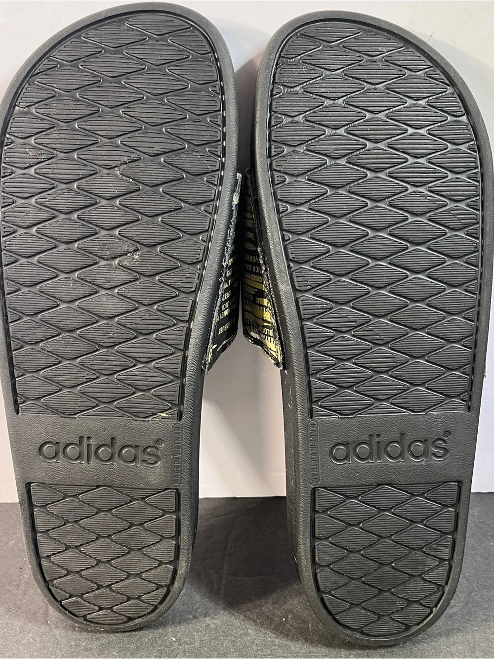 Black & Yellow Graphic Slide Sandals Three Stripe Life Adidas Men’s 8